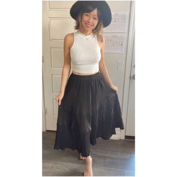 Luxe High Waisted Pleated Ruffle Maxi Skirt - Picture 4 of 13